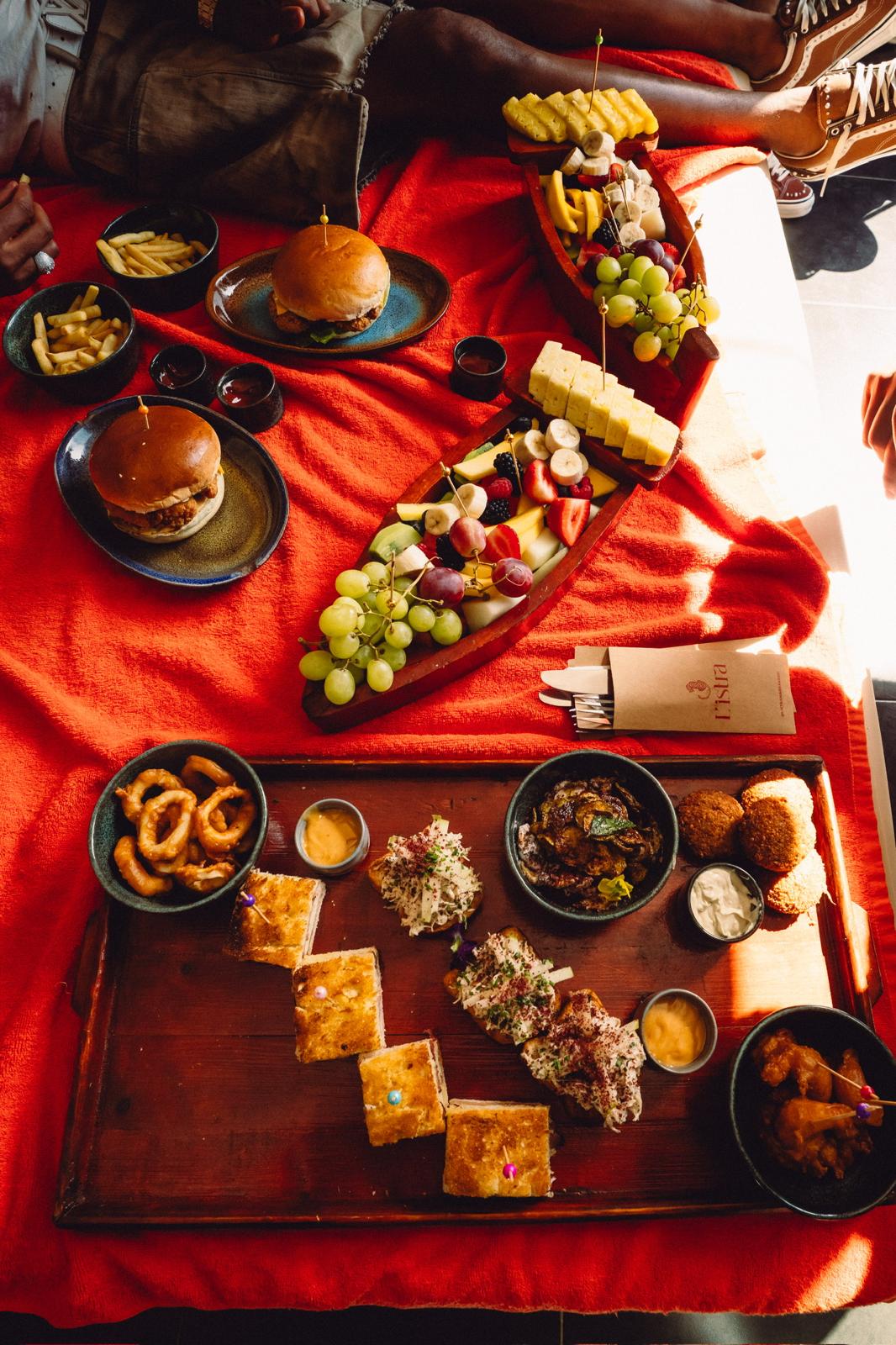 Restaurants & Clubs